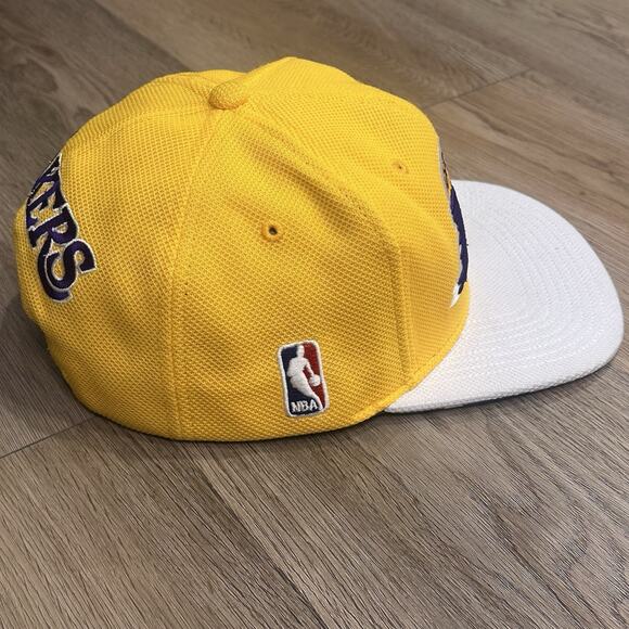 RARE Deluxe adidas™ Los Angeles Lakers Hat 2015 BasketBall Adjustable Snapback - Picture 5 of 11